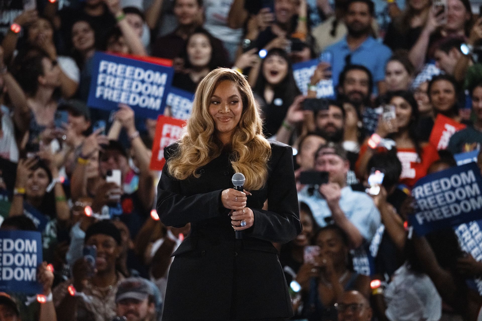 Kamala Harris Holds Rally In Houston, Texas Highlighting Support For Reproductive Rights - Source: Getty